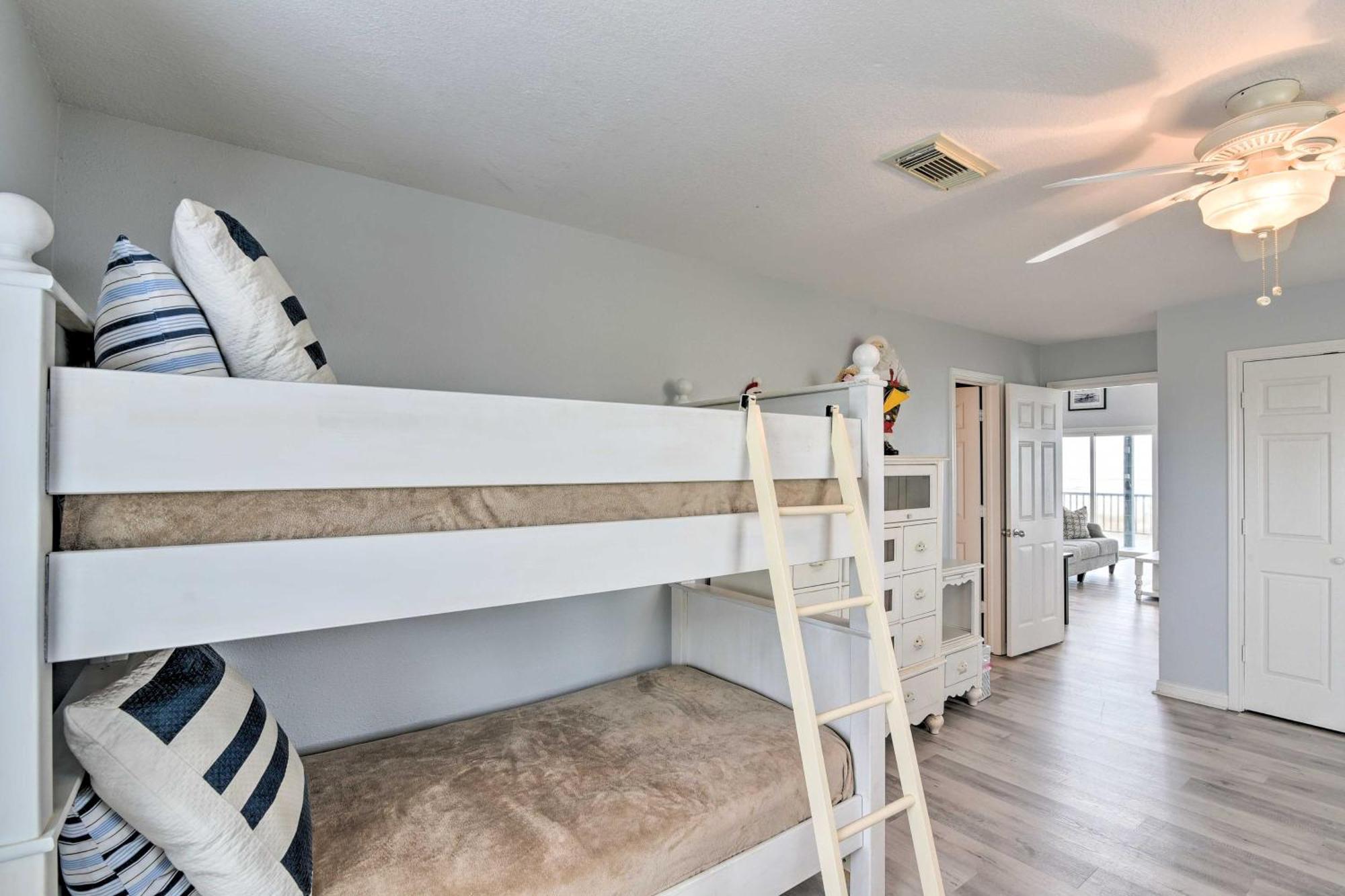 Oceanfront Galveston Home - Walk To Beach! Exteriér fotografie