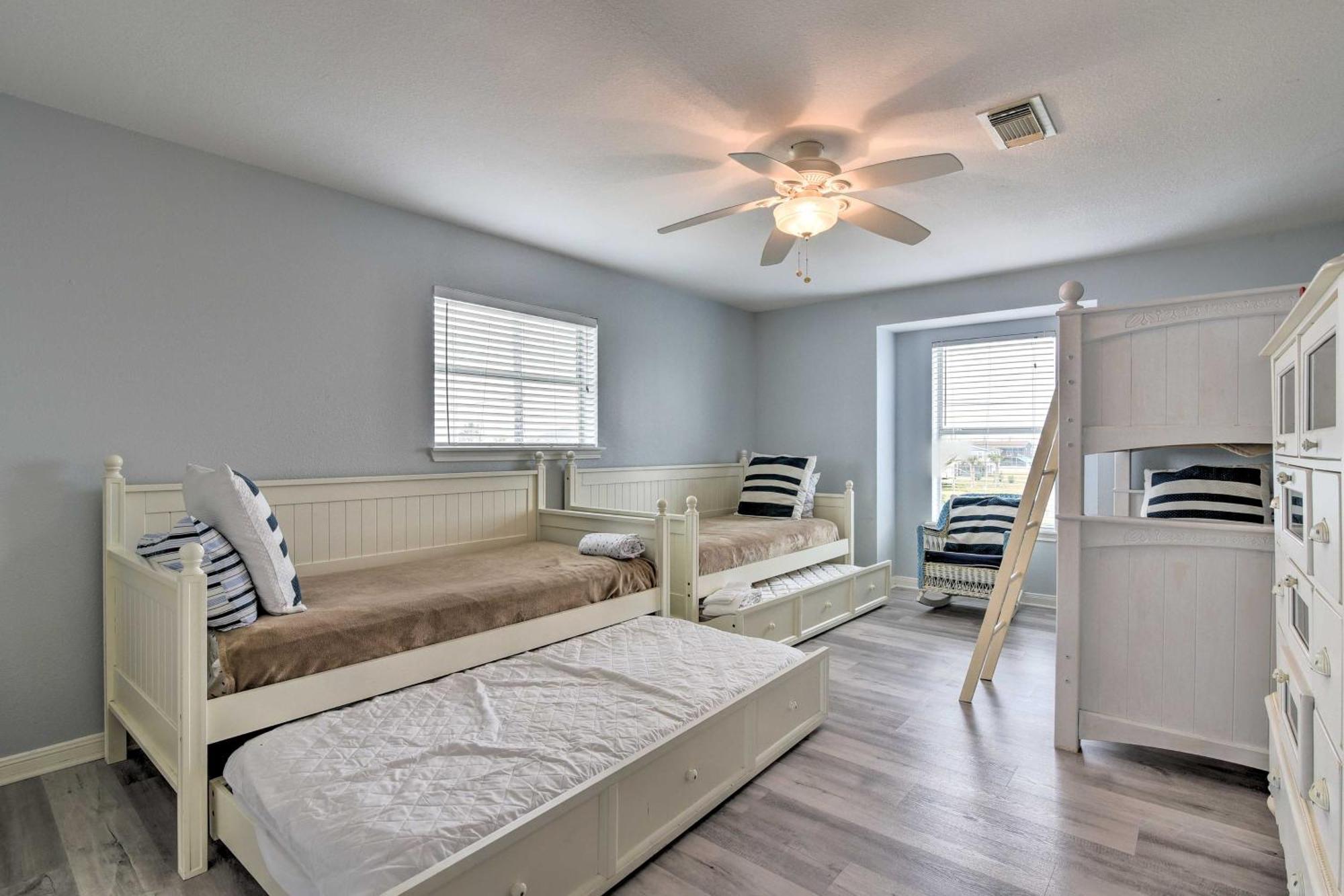 Oceanfront Galveston Home - Walk To Beach! Exteriér fotografie